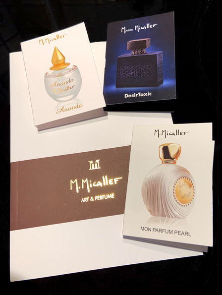 LIVRE PRESENTANT LES LUXUEUX FLACONS MARTINE MICALEFF AINSI QUE DES ECHANTILLONS, DONT LA NOUVELLE FRAGRANCE POUR HOMME DESIRTOXIC