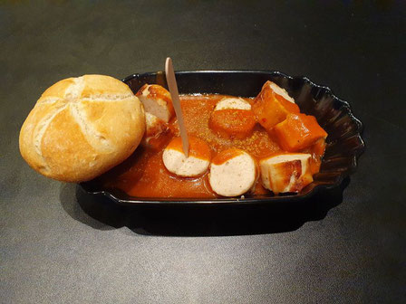 Der Klassiker Currywurst im neuen CURRY Zur Ritze an der Reeperbahn 92 in Hamburg St. Pauli