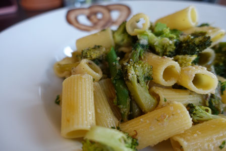 Rigatoni mit grünem Spargel und Brokkoli - Pi mal Butter Mädchenvöllerei
