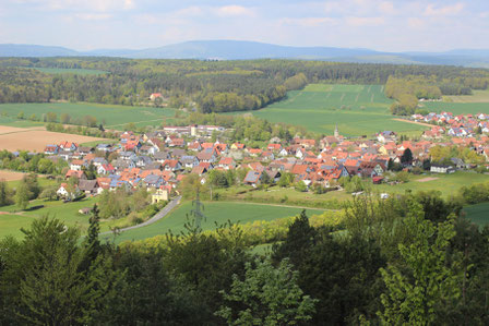 In der Nähe ein Aussichtsturm mit Blick auf Reichenbach