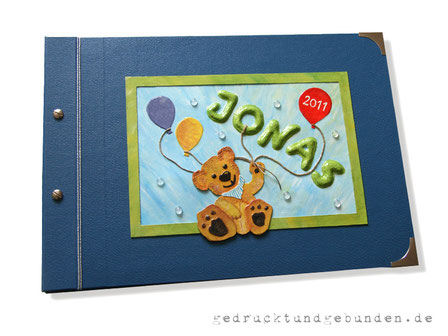 Kinderalbum, Hardcover-Bucheinband, Bibliotheksleinen blau, Relief bunt bemalt und lackiert