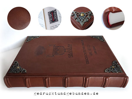 Familienchronik, 280 Seiten individuell bedruckt, Fadenheftung, Hardcover-Bucheinband, Leder glatt rotbraun, Buchrücken mit Bünden, Branding Familienwappen und 3-zeiliger Schriftzug, Eckenornamente messingfarben vernietet, Lese- und Kapitalband rot.