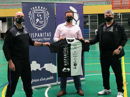 Miguel Llorens (izquierda), Jordi del Puente (centro) y Luis Poveda (derecha) con la equipación de edición limitada de esta temporada 2020/21.