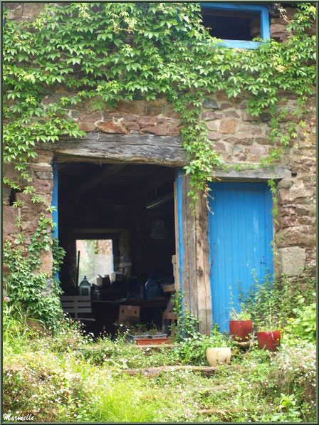 Jardinet d'un ancien lavoir en bordure du Trieux, Pontrieux, Côte d'Armor (22)  