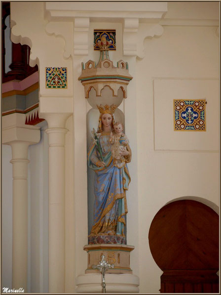 Chapelle Algérienne, côté droit de l'autel avec statue Vierge à l'Enfant,  Village de L'Herbe, Bassin d'Arcachon (33) 