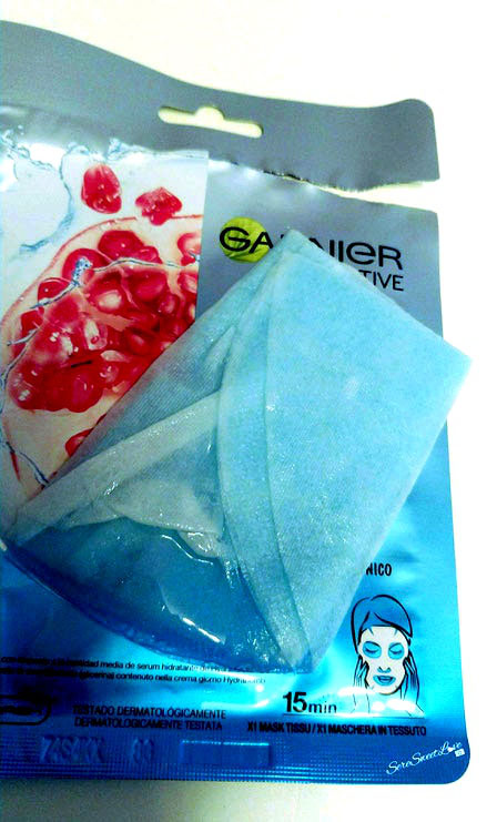 Bustina Maschera in tessuto hydra Bomb Garnier imbevuta di prodotto