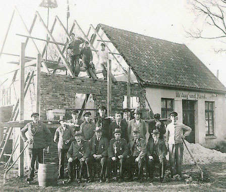 Richtfest 1952 auf dem neuen Schießstand (Foto: Verein)