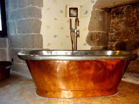 chambre medievale au chateau-fort de Tennessus La Tour de Guet 