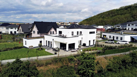<Seelage> <Neubau> <Villa> <Hauskauf> <Panoramablick> <Südlage> <immoconsilium>