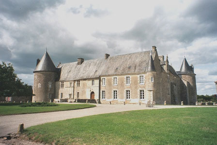 Facade to the south - Chateau Saveilles - Saveille - Group Castle Tour - Family Castle Tour - Renaissance Castle