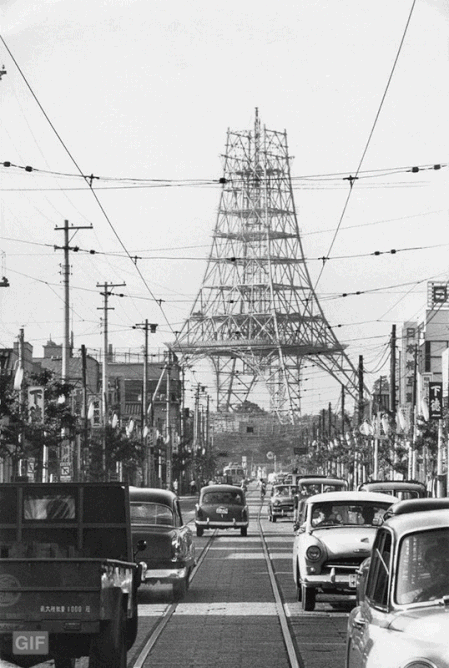 1958（昭和33）年、建設中の東京タワー