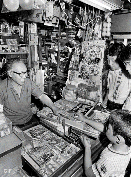 1978（昭和53）年6月、金沢市此花町の駄菓子店