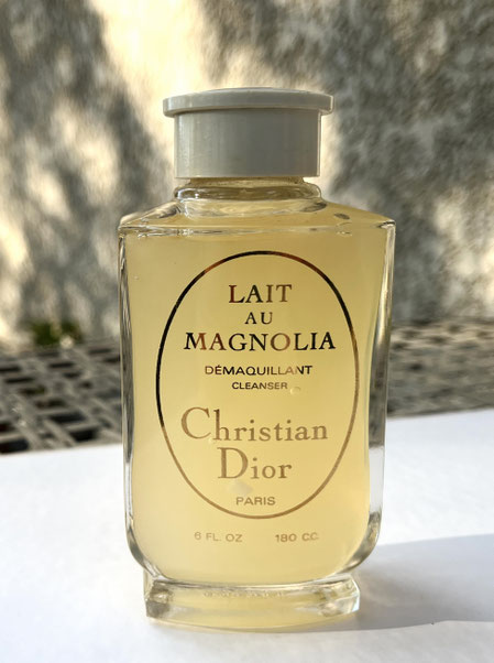 C. DIOR - LAIT AU MAGNOLIA DEMAQUILLANT : FLACON ANCIEN AVEC BOUCHON EN BAKELITE