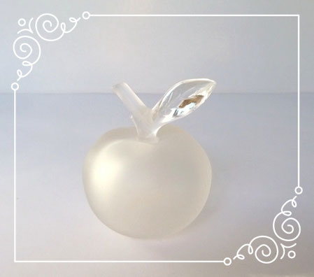 3) FILLE D'EVE - FLACON POMMIFORME : AUTRE VARIANTE DE CE FLACON DONT LE BOUCHON COMPORTE UNE FEUILLE. LALIQUE CRISTAL, FLACON LALIQUE