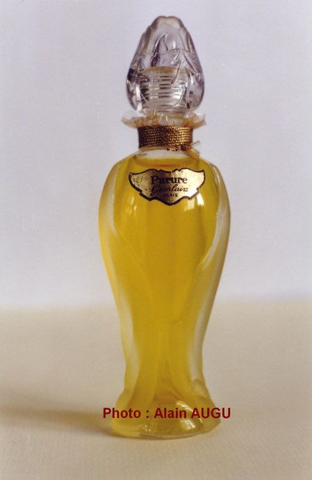 PARURE : PARFUM - BOUCHON EN PLASTIQUE