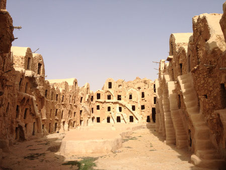 チュニジア南部地域の伝統建築クサール(ベルベル人のトランクルーム)