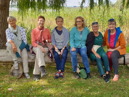 FKK auf Tour. Wanderpause am Fürstenberger See; Foto: privat