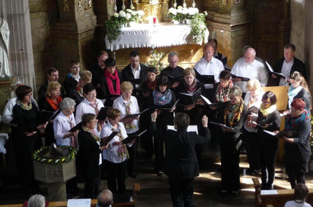 Gesamtchor beim Kirchenkonzert in Premich - 210413