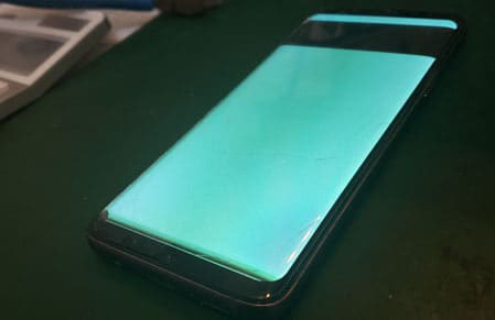 Samsung Galaxyパネル故障で緑色に発色
