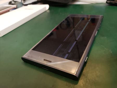 液晶不良のSONY XPERIA Xz1