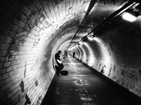 Нащупать дно. АиФ Европа о лондонском фотографе В.Попеску