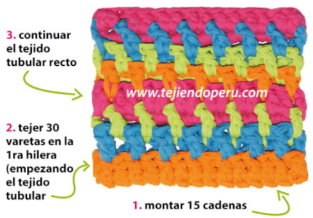Gorro cuadrado con pompones tejido en trapillo con crochet XL