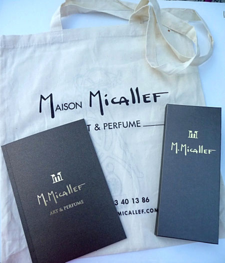 SAC SHOPPING OFFERT AINSI QUE DEUX LIVRETS DE PRESENTATION
