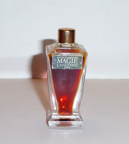 MAGIE - EAU DE COLOGNE - ANCIENNE MINIATURE