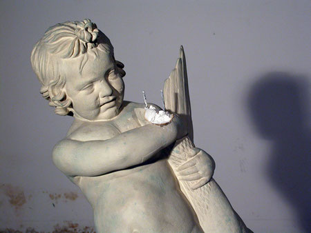 Enfant à l'Oie. Moulage 19eme d'une sculpture romaine. Musée des moulages de Lyon.
