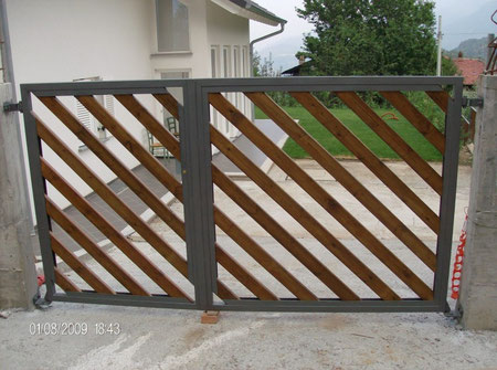 Giaglione -cancello in ferro e legno