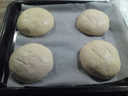 Petits pains prêts à être enfournés