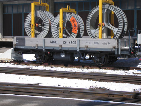 Güterwagen der MGB im Bahnhof Andermatt
