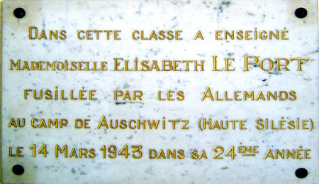 Plaque apposée dans l'école, elle comporte une erreur, Elisabeth n'a pas été fusillée.