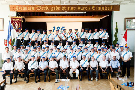 70 blaue Kappen zum Hessischen Frühschoppen des TV Jubiläums