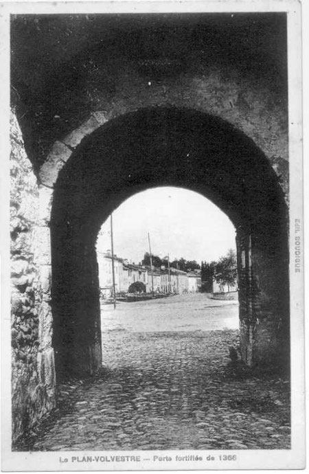 Porte Fortifiée - ( 1366 )
