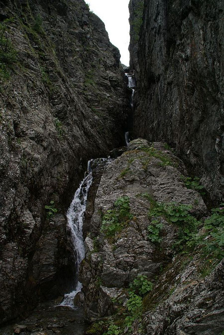 Beeindruckende Schlucht in der Steilstufe hinunter ins Ebnertal
