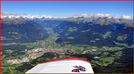 Von Kronplatz aus die Stadt Bruneck und die Zillertaler Alpen, 2010