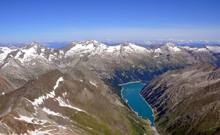 Hoch über den Hochfeiler, der Tuxer Glätscher und Schlegeis Stausee