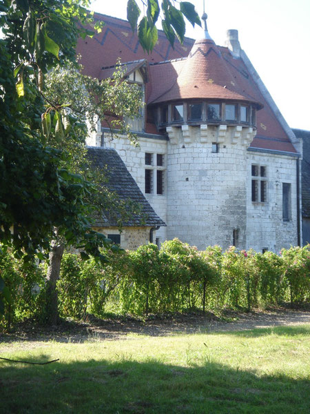 La tourelle d'escalier à l'arrière de la ferme