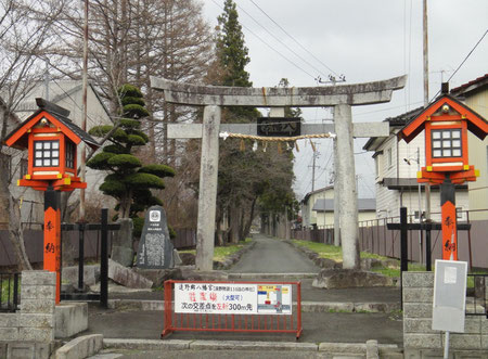 一の鳥居と表参道　約300メートル