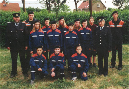 Die Jugendfeuerwehr von Plötzin am 19.05.2000