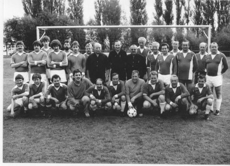 KERBSPIEL Fans gegen Ehemalige Spieler