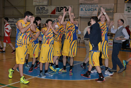 Il "fortino" resiste, i ragazzi festeggiano! (foto Daniele Piedinovi)