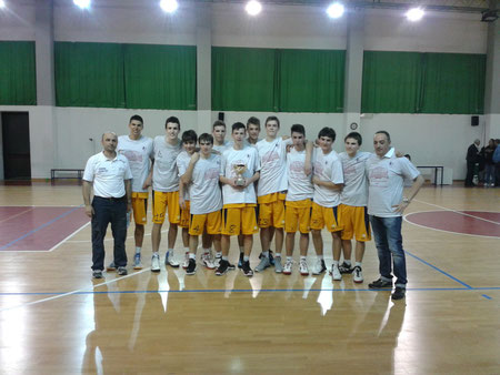 Gli Under17 con coach Gerosa e con il vice Interlandi