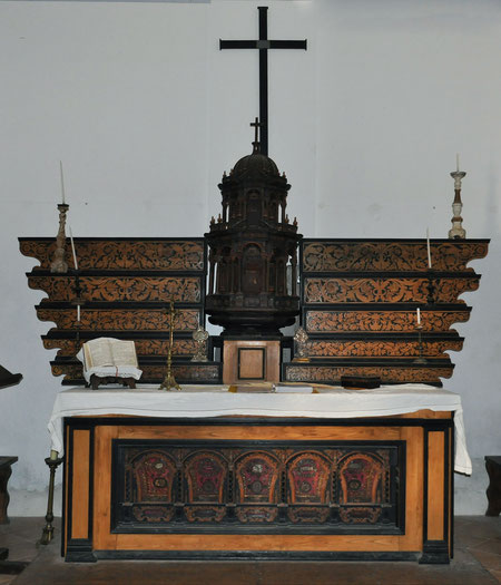 Maître-autel et son reliquaire qui présentaient 5 statues de saints dont celle d'Antoine abbé que nous avons vue dans l'église Santa-Maria 