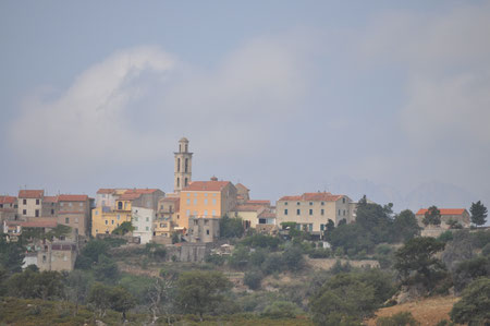 Montemaggiore qui forme avec Cassano et Lunghignano la commune de Montegrosso - Pieve de Pino