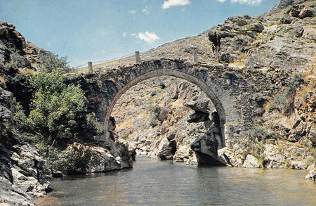 Le pont génois et ses piliers de béton
