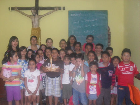 AMIGUITOS DE MARÍA NIÑA TEJUPILCO, MÉXICO (NIÑOS Y ALGUNOS PADRES DE FAMILIA)