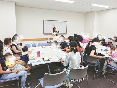 中原市民館で子育てママに向けての整理収納（片付け）セミナーの様子