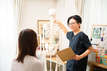 頭痛を手で治す病院です。優しい施術でビックリ、頭痛の原因は頚椎２番のズレです。